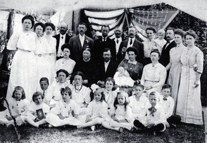 Munsonfamilyphoto (44K)