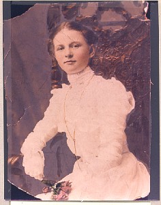 Anna Lee in 1900