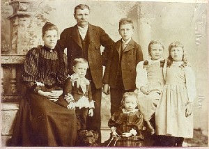 LeeFamily1894.jpg