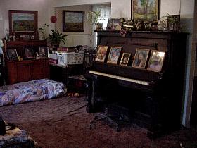 Murrelllivingroom.JPG